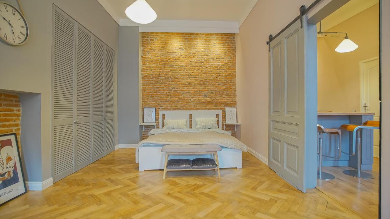 Coroni Republic Apart Apartman Brassó Kültér fotó